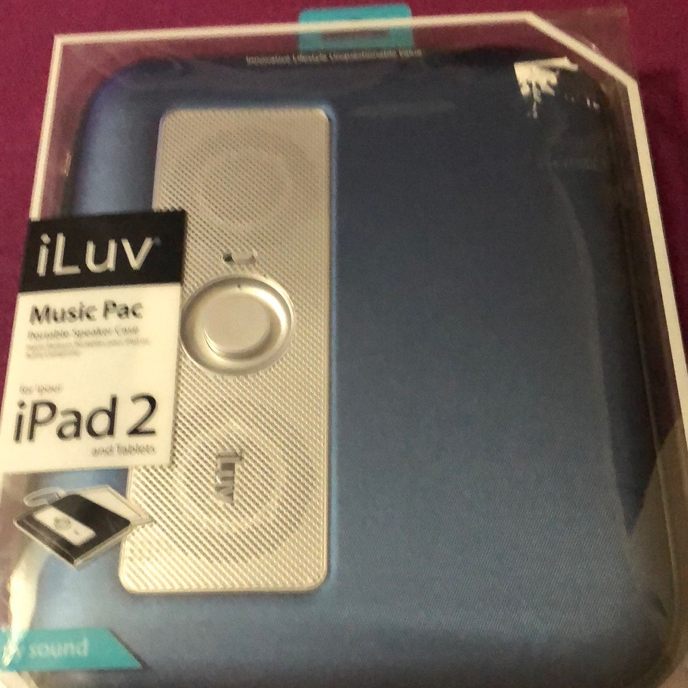 NWT Portable speaker case iPad2